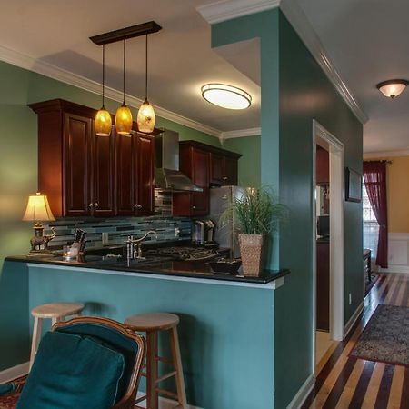 Vacation Home 5 Mins To Down Town 2 Bedrooms 2 Baths Garden Area Hot Tub Nashville Bagian luar foto