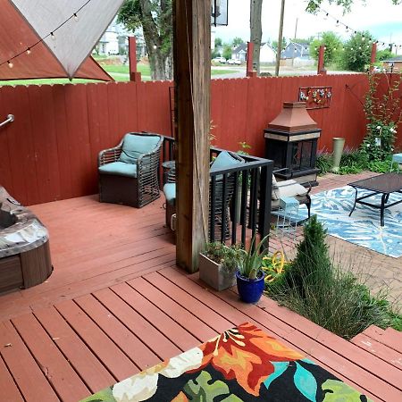 Vacation Home 5 Mins To Down Town 2 Bedrooms 2 Baths Garden Area Hot Tub Nashville Bagian luar foto