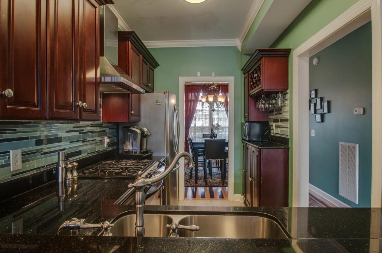 Vacation Home 5 Mins To Down Town 2 Bedrooms 2 Baths Garden Area Hot Tub Nashville Bagian luar foto