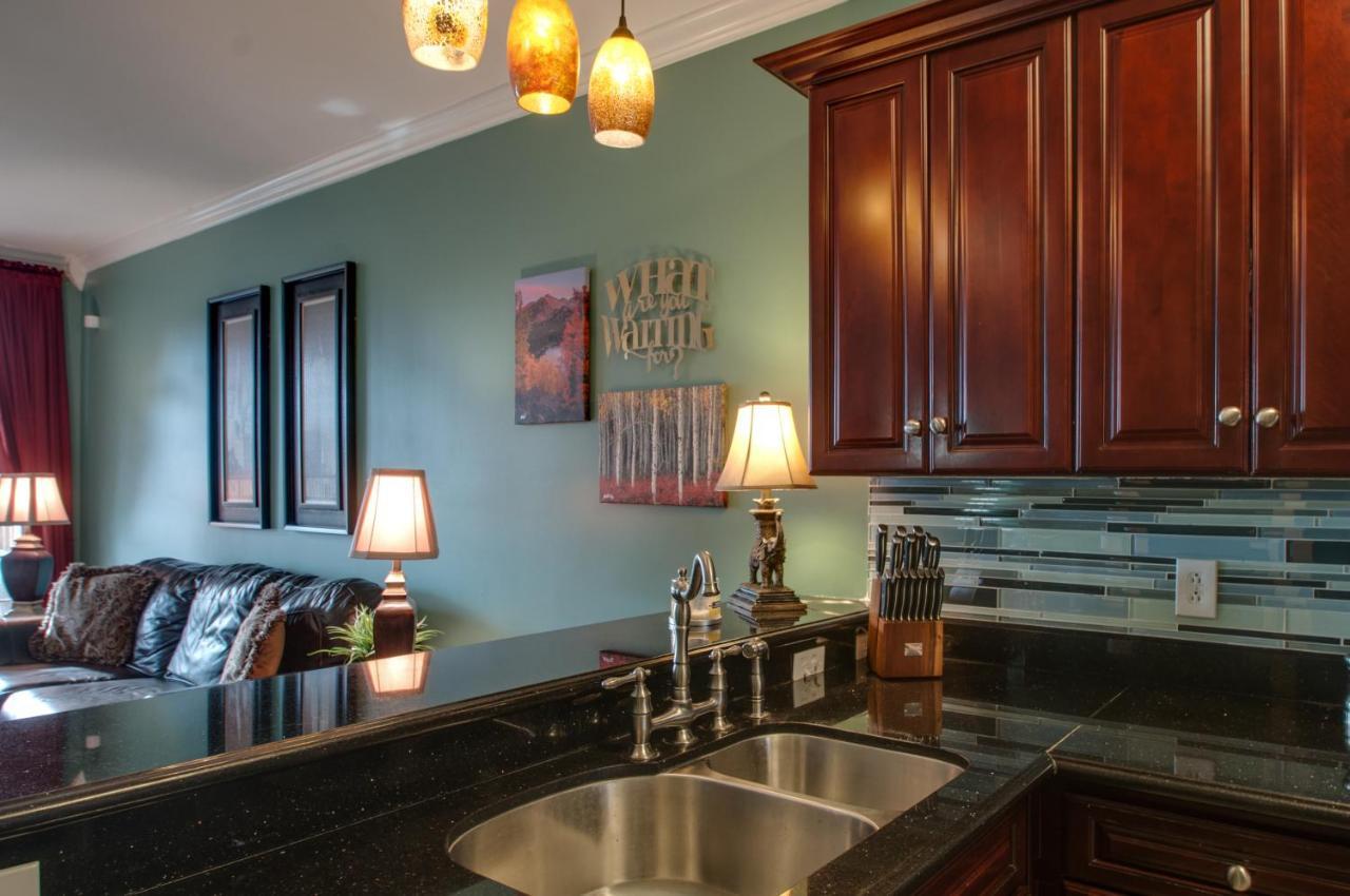 Vacation Home 5 Mins To Down Town 2 Bedrooms 2 Baths Garden Area Hot Tub Nashville Bagian luar foto
