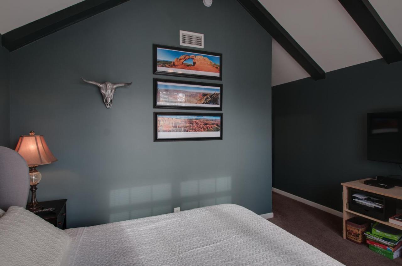 Vacation Home 5 Mins To Down Town 2 Bedrooms 2 Baths Garden Area Hot Tub Nashville Bagian luar foto
