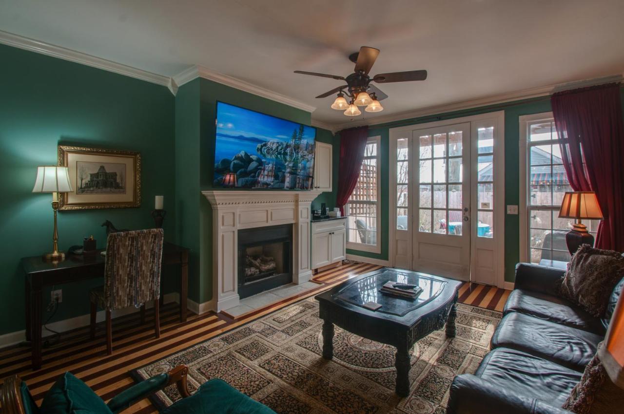 Vacation Home 5 Mins To Down Town 2 Bedrooms 2 Baths Garden Area Hot Tub Nashville Bagian luar foto