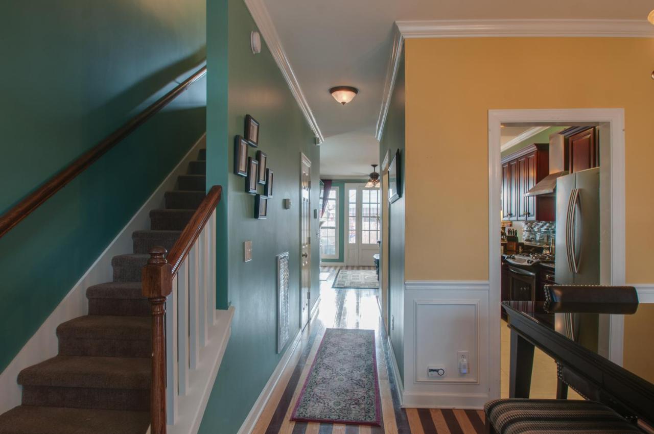 Vacation Home 5 Mins To Down Town 2 Bedrooms 2 Baths Garden Area Hot Tub Nashville Bagian luar foto