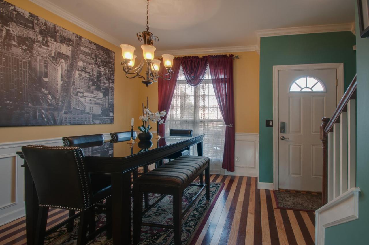 Vacation Home 5 Mins To Down Town 2 Bedrooms 2 Baths Garden Area Hot Tub Nashville Bagian luar foto