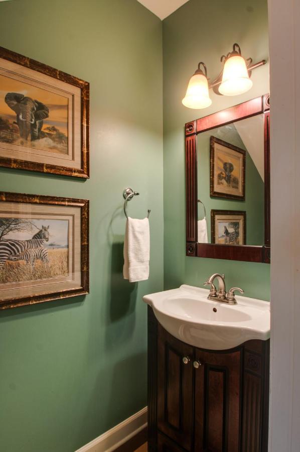 Vacation Home 5 Mins To Down Town 2 Bedrooms 2 Baths Garden Area Hot Tub Nashville Bagian luar foto