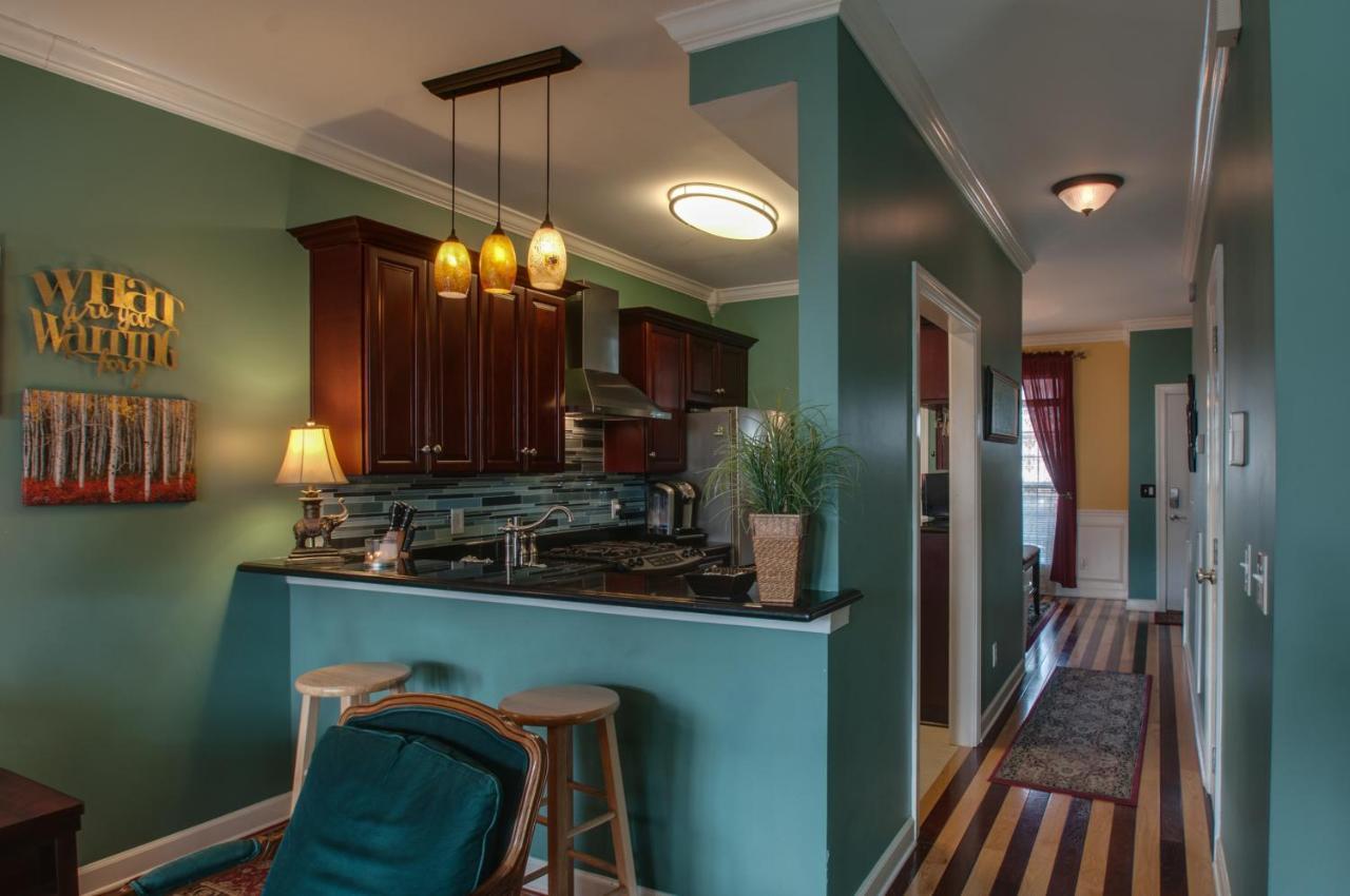 Vacation Home 5 Mins To Down Town 2 Bedrooms 2 Baths Garden Area Hot Tub Nashville Bagian luar foto