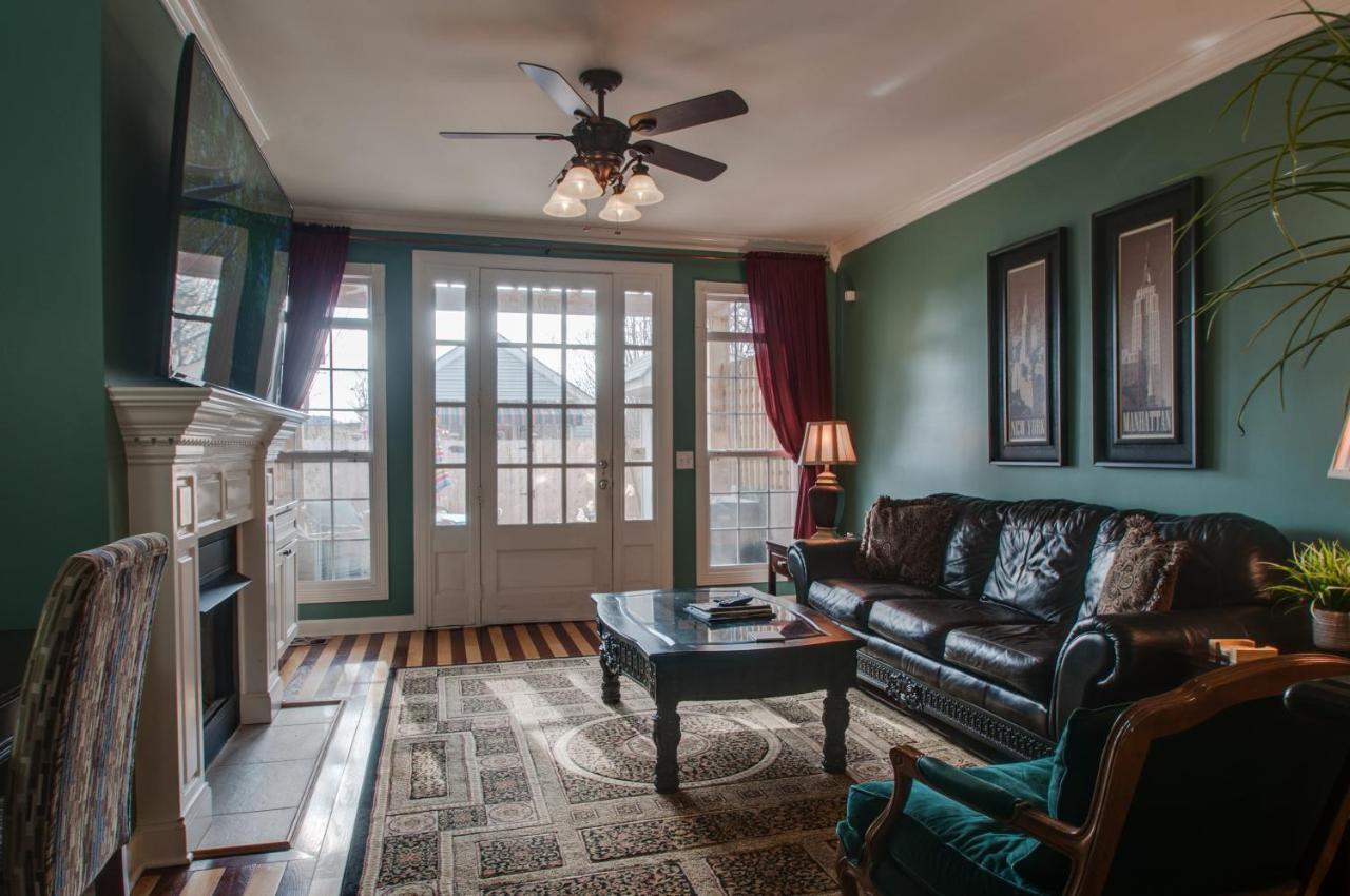 Vacation Home 5 Mins To Down Town 2 Bedrooms 2 Baths Garden Area Hot Tub Nashville Bagian luar foto