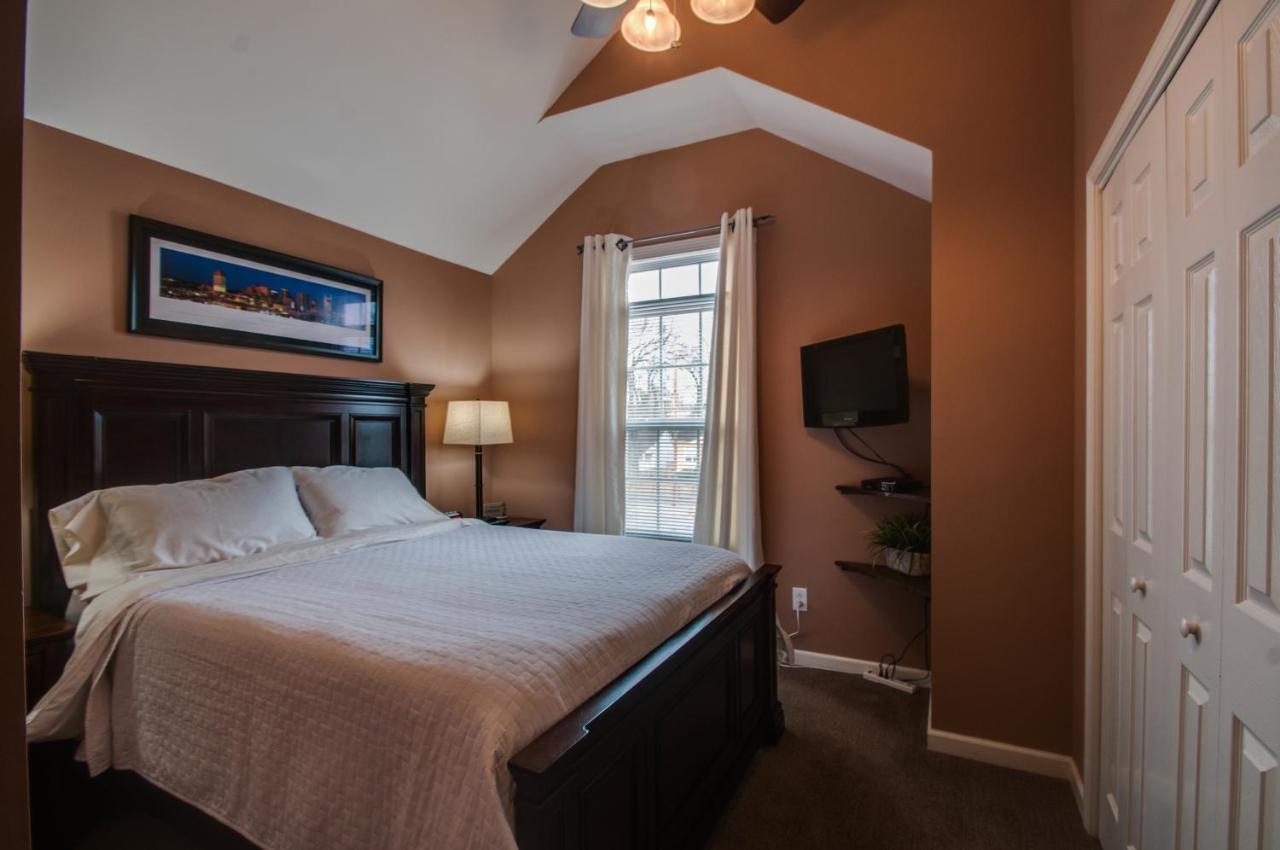 Vacation Home 5 Mins To Down Town 2 Bedrooms 2 Baths Garden Area Hot Tub Nashville Bagian luar foto