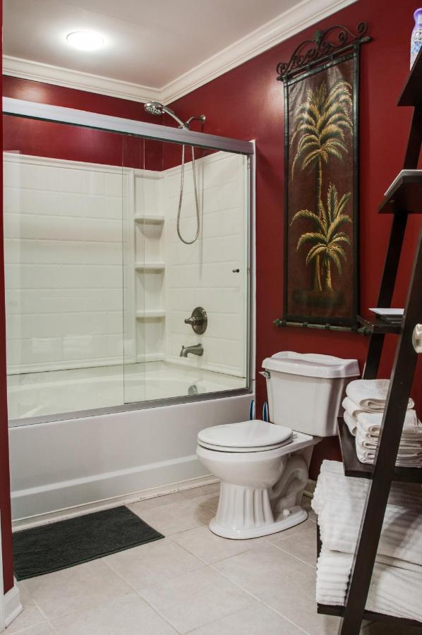 Vacation Home 5 Mins To Down Town 2 Bedrooms 2 Baths Garden Area Hot Tub Nashville Bagian luar foto