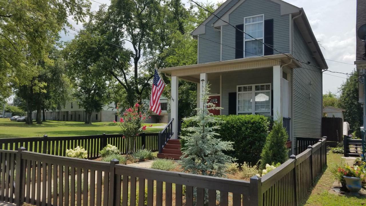 Vacation Home 5 Mins To Down Town 2 Bedrooms 2 Baths Garden Area Hot Tub Nashville Bagian luar foto